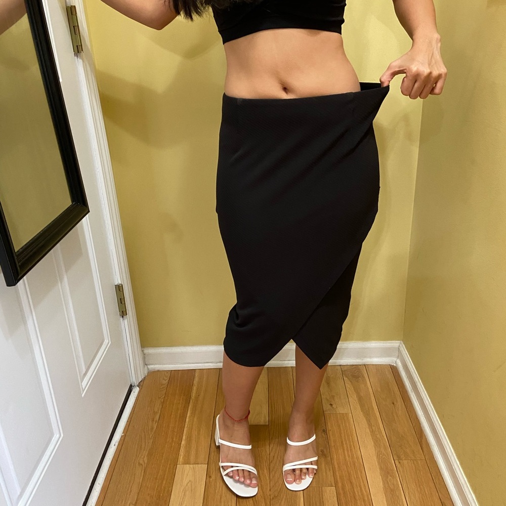 Black skirt - Picture 3 of 4